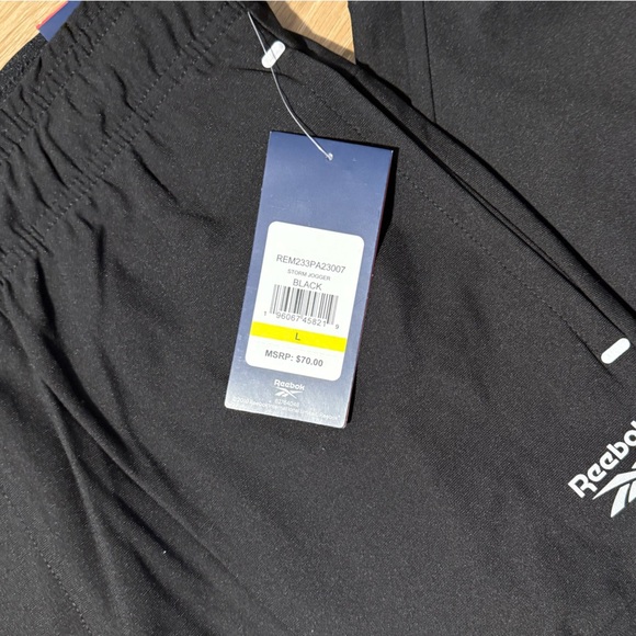 New Reebok Lightweight Joggers Black - Picture 2 of 3